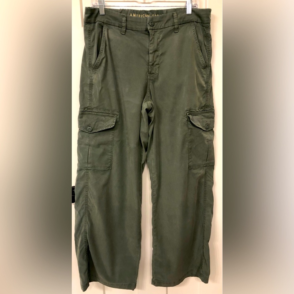 American Eagle Outfitters Baggy Wide Leg Cargo
